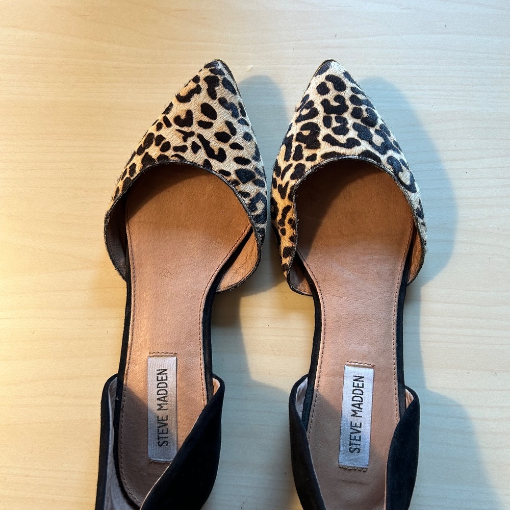 Steve Madden Leopard Print Pointed Toe Flats with Black Heel - Picture 3 of 3